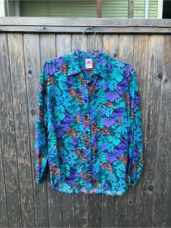 Tops - Vintage floral silk button up